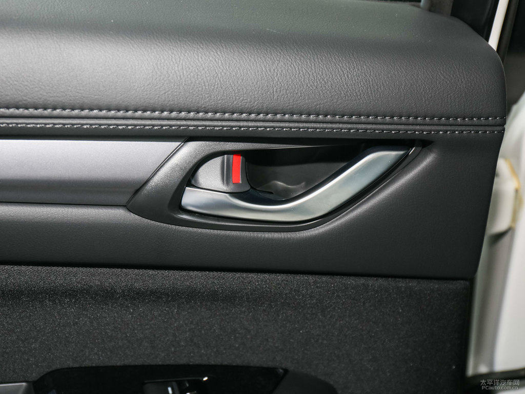 珠光白馬自達(dá)CX-5車(chē)廂內(nèi)飾圖片