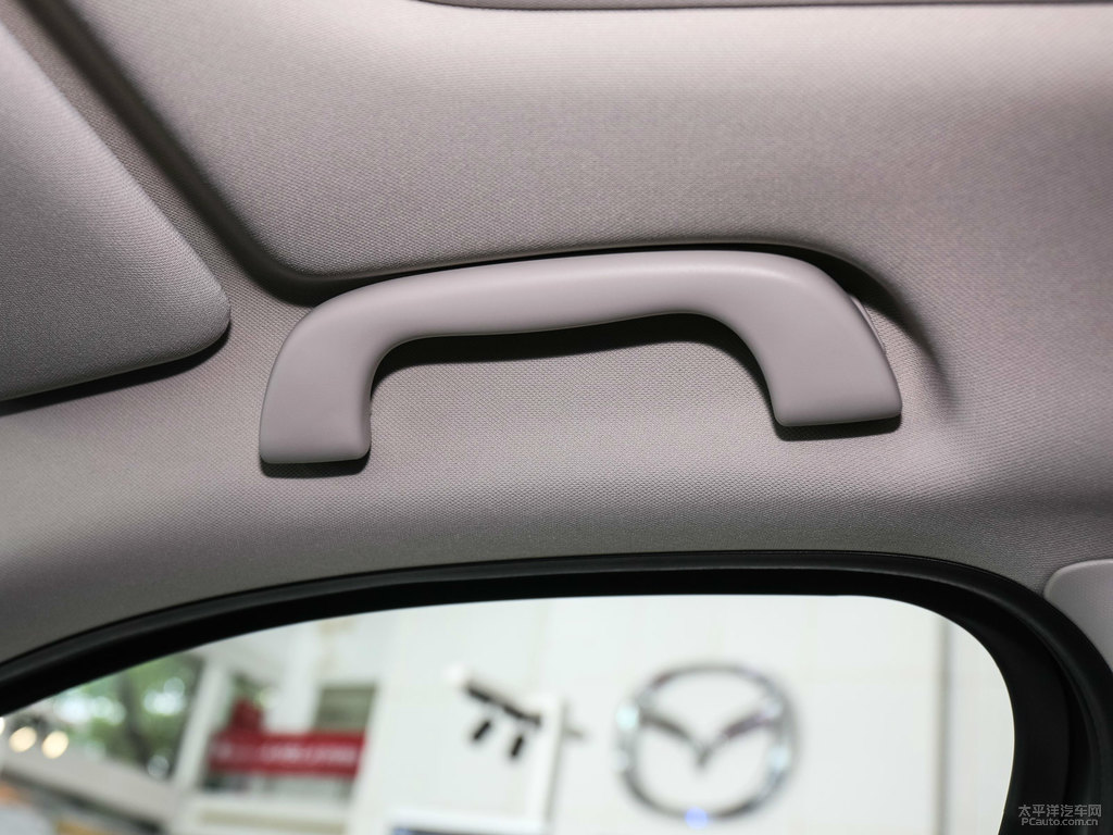 珠光白馬自達CX-5車廂內(nèi)飾圖片