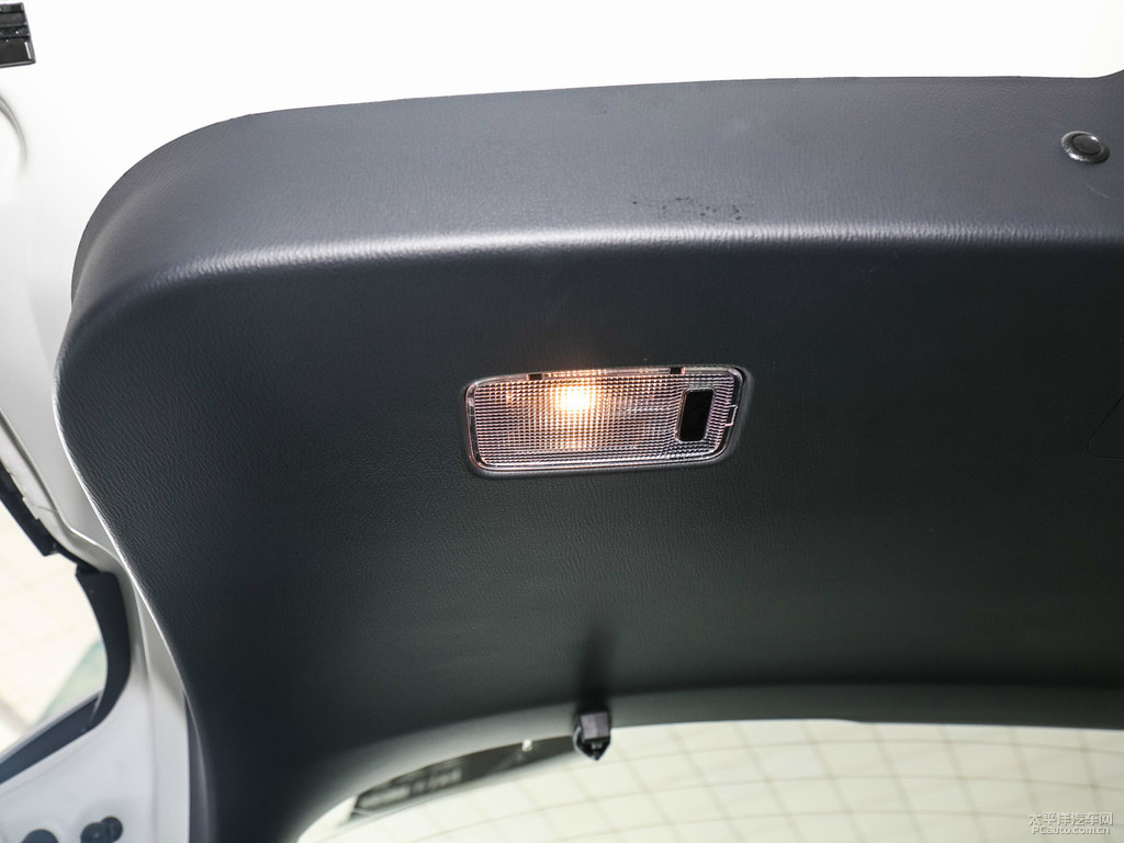 珠光白馬自達(dá)CX-5后備廂空間圖片