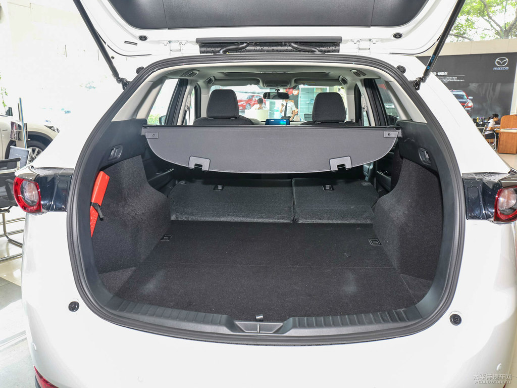 珠光白馬自達(dá)CX-5后備廂空間圖片