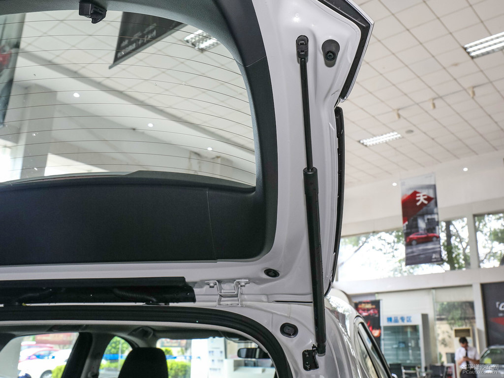 珠光白馬自達(dá)CX-5后備廂空間圖片