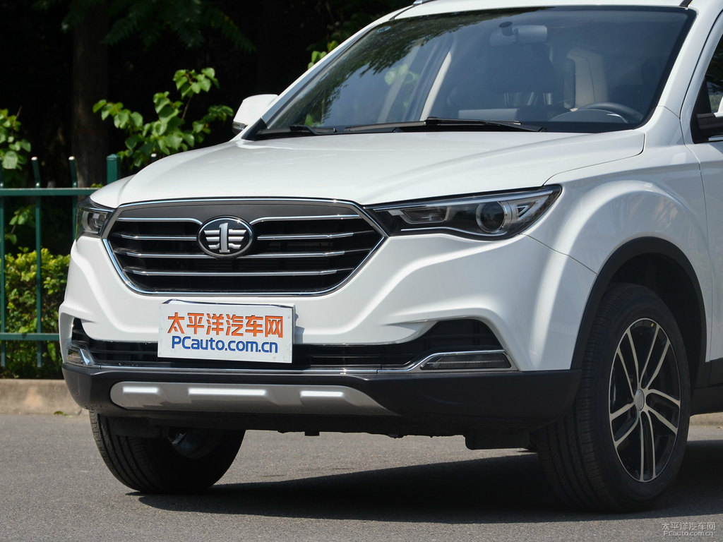北極白奔騰X40車(chē)頭外觀圖片