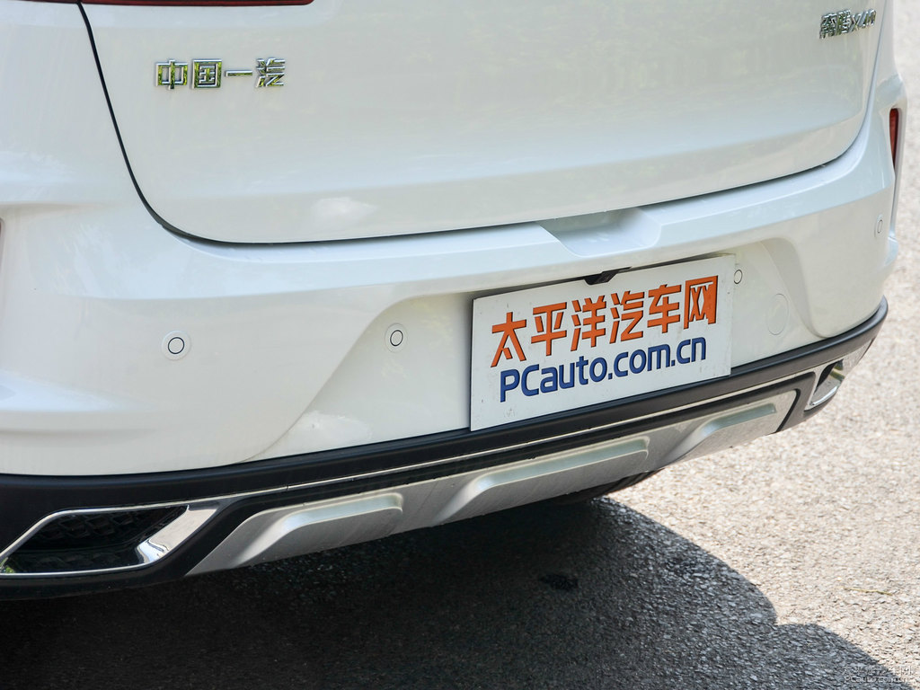 北極白奔騰X40車尾外觀圖片