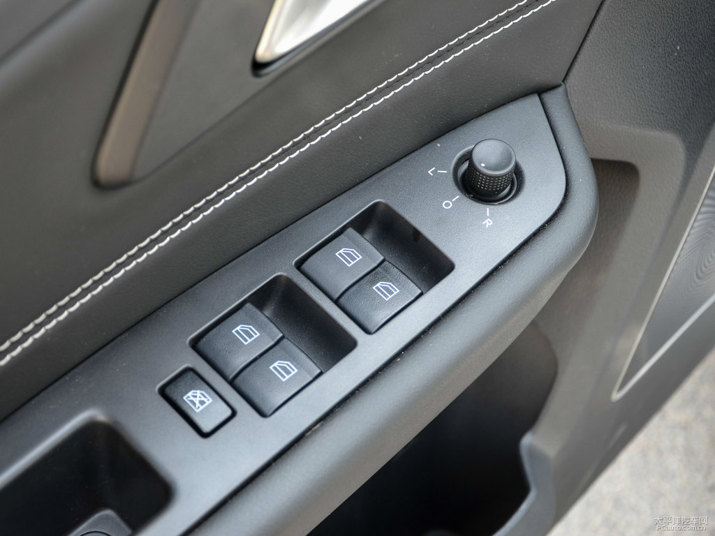 北極白奔騰X40車廂內(nèi)飾圖片