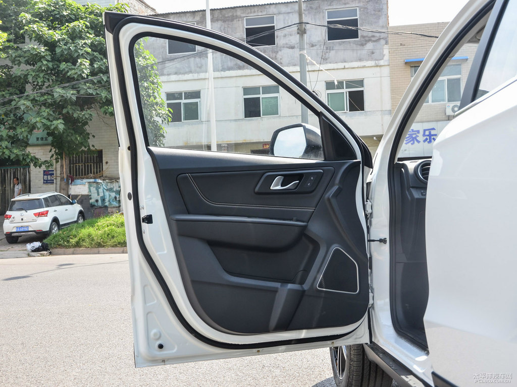 北極白奔騰X40車廂內(nèi)飾圖片