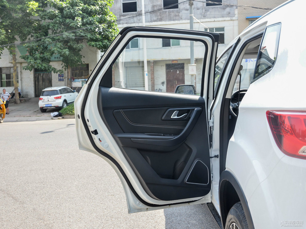 北極白奔騰X40車廂內(nèi)飾圖片