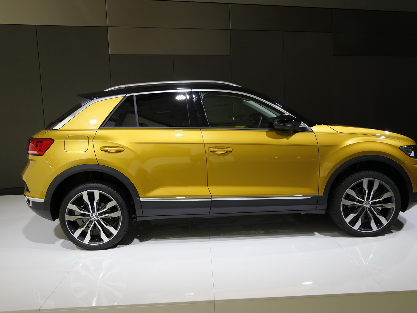 T-ROC()DƬ