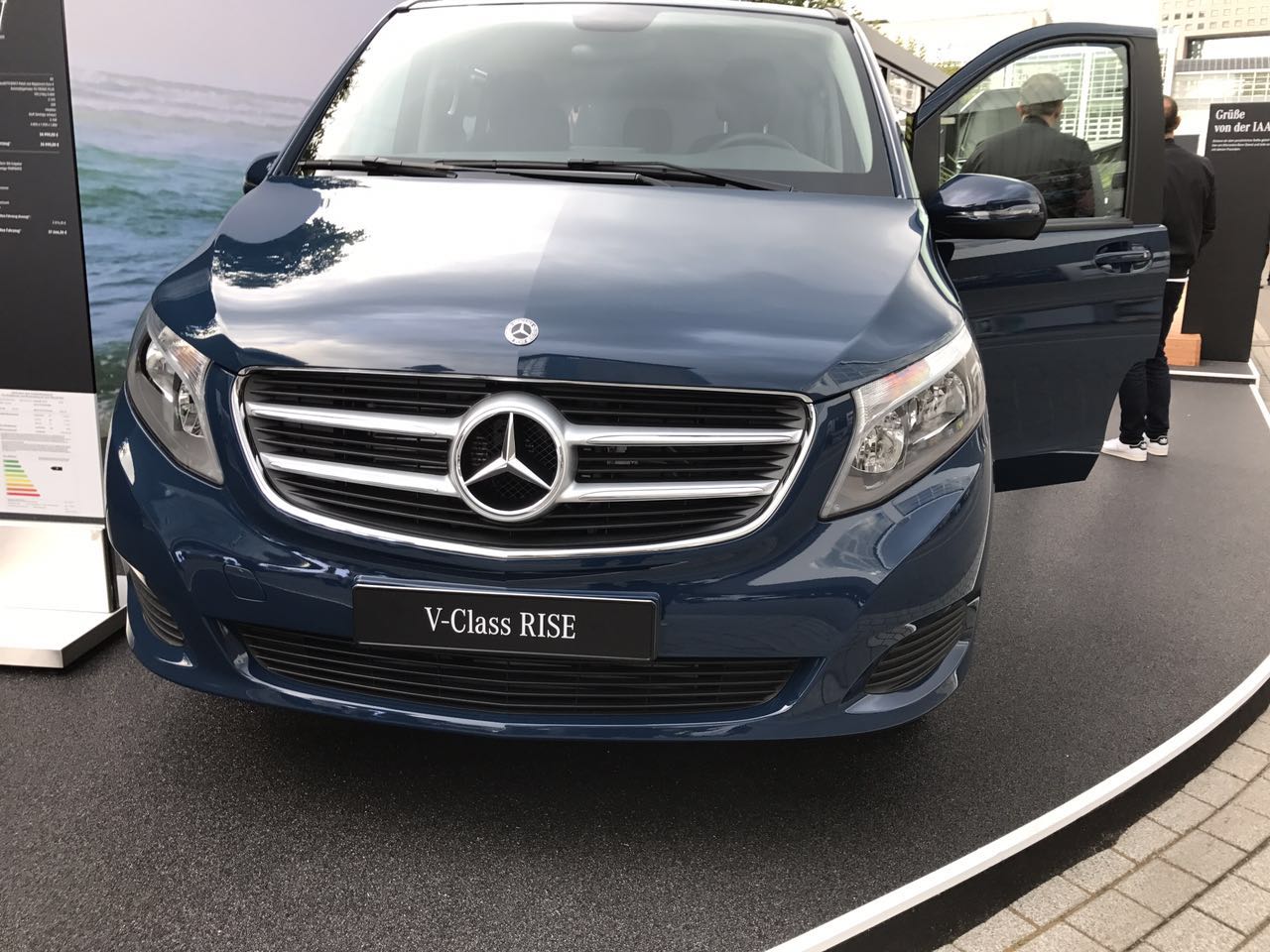 奔馳V級(jí)(海外)車展高清大圖