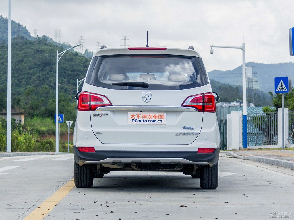 糖果白寶駿730整車(chē)外觀(guān)外觀(guān)圖片