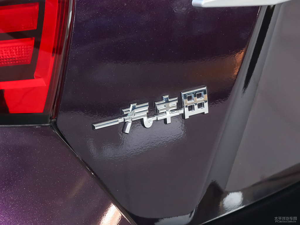 檀香紫威馳FS車尾外觀圖片