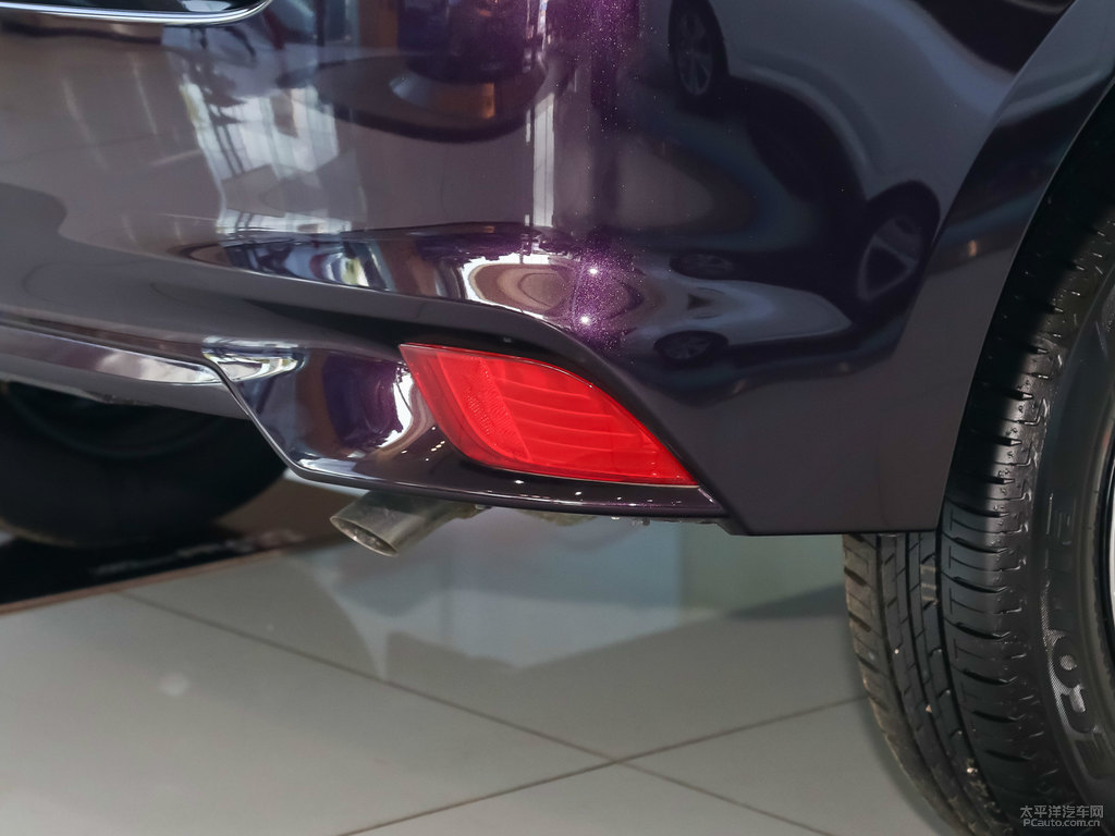 檀香紫威馳FS車尾外觀圖片