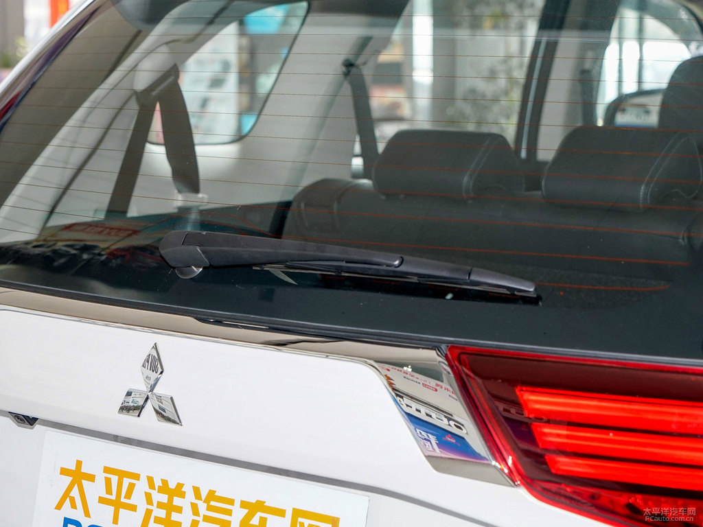 珍珠白歐藍(lán)德車尾外觀圖片