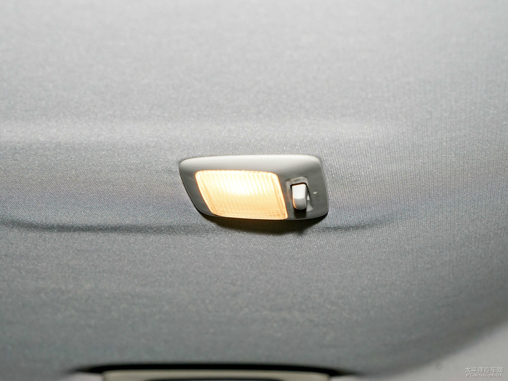珍珠白歐藍(lán)德車廂內(nèi)飾圖片