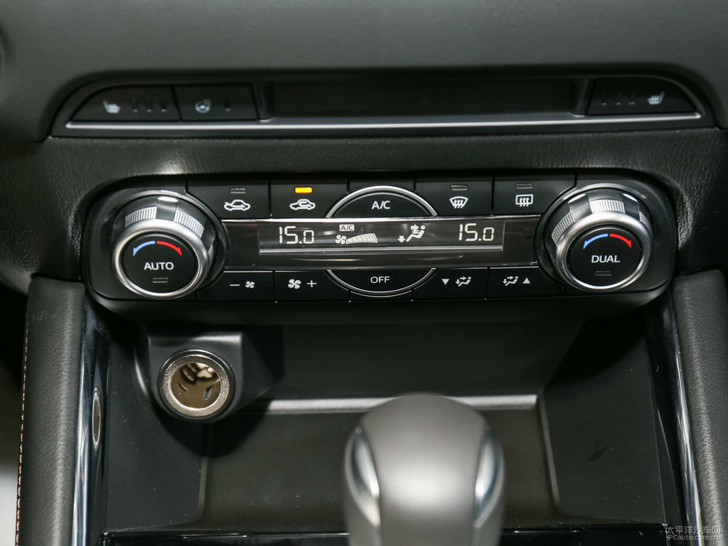 鉑鋼灰馬自達(dá)CX-5中控內(nèi)飾圖片