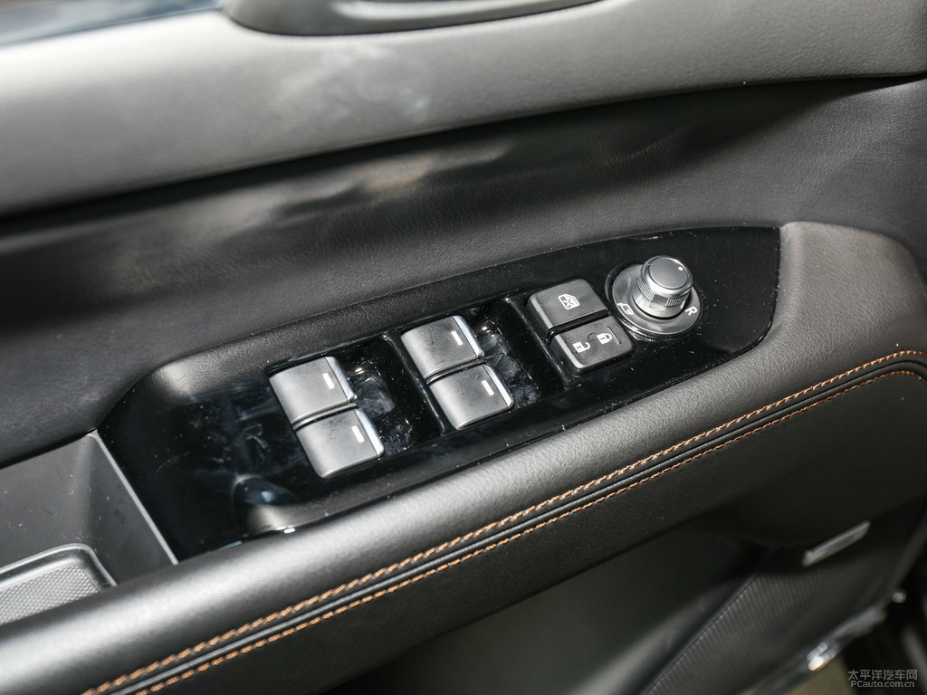 鉑鋼灰馬自達CX-5車廂內飾圖片