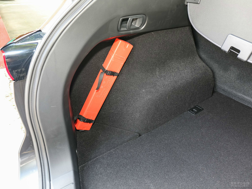 鉑鋼灰馬自達(dá)CX-5后備廂空間圖片
