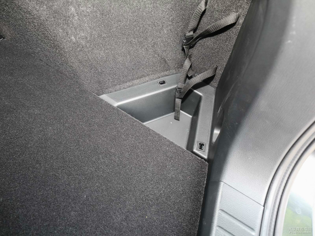 鉑鋼灰馬自達CX-5后備廂空間圖片