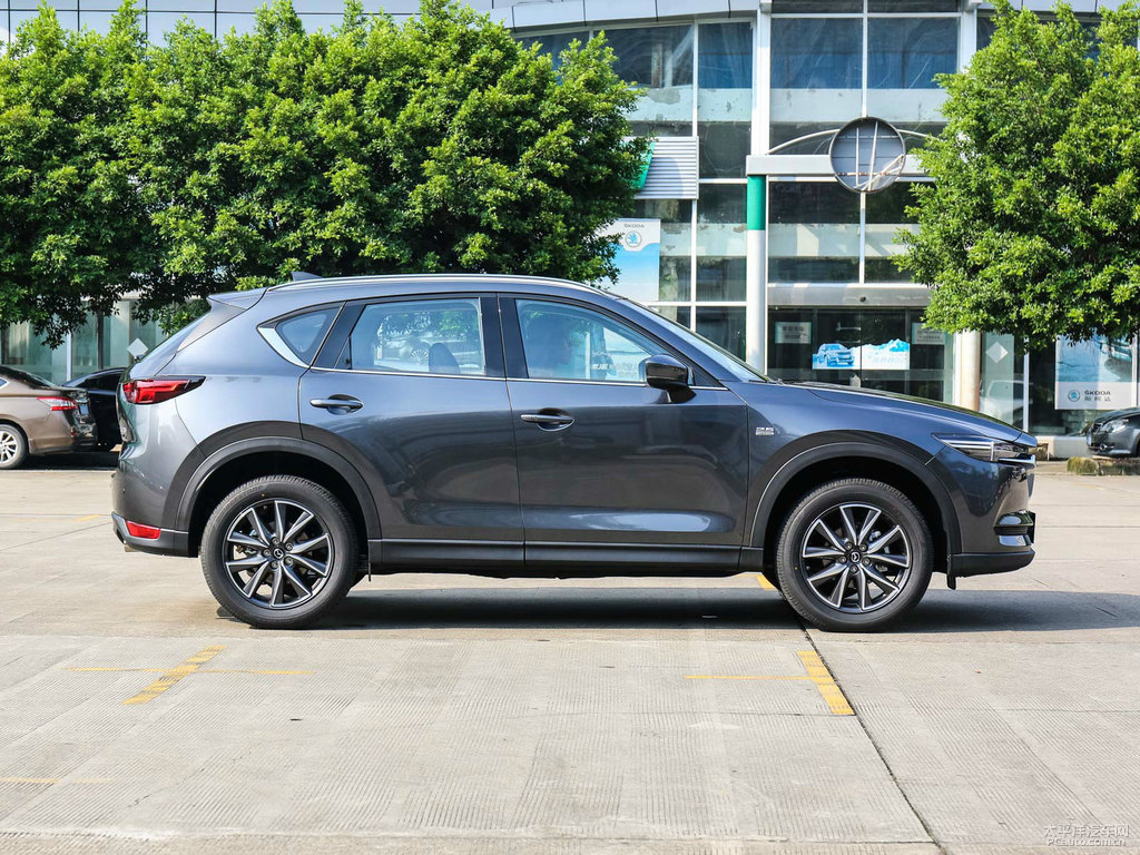 鉑鋼灰馬自達(dá)CX-5整車外觀外觀圖片