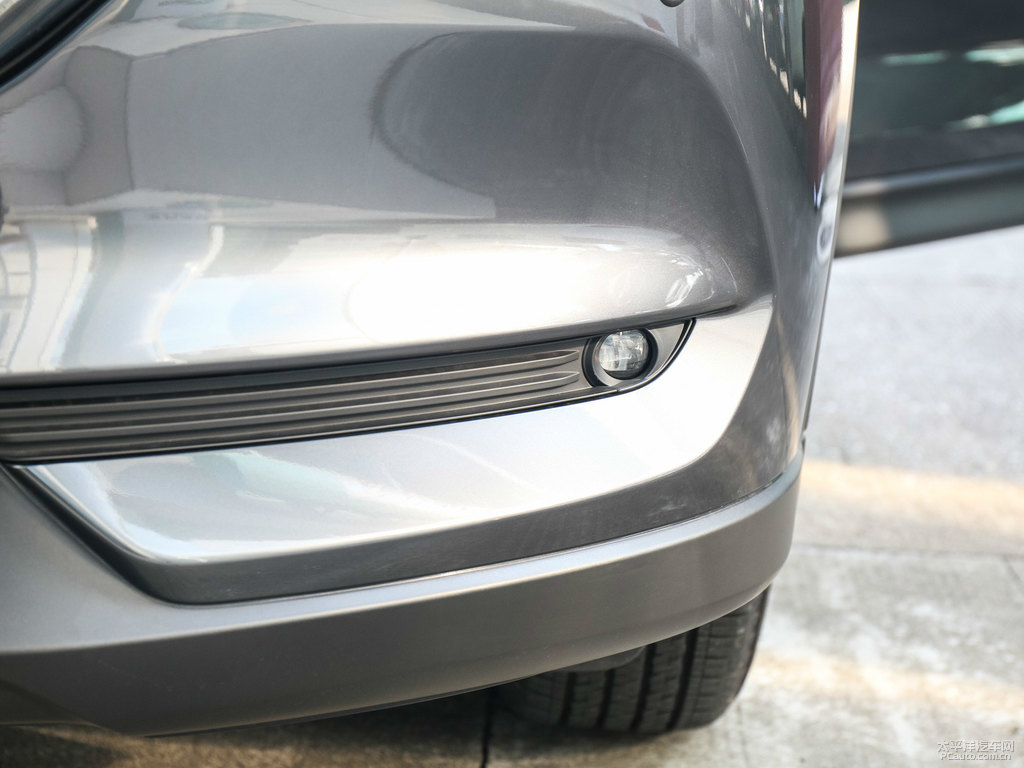 鉑鋼灰馬自達CX-5車頭外觀圖片