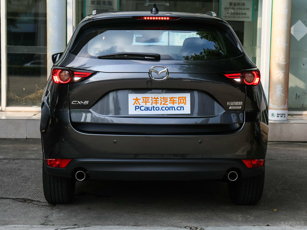 鉑鋼灰馬自達(dá)CX-5車尾外觀圖片