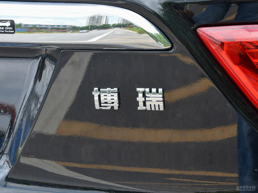 墨玉黑博瑞車尾外觀圖片