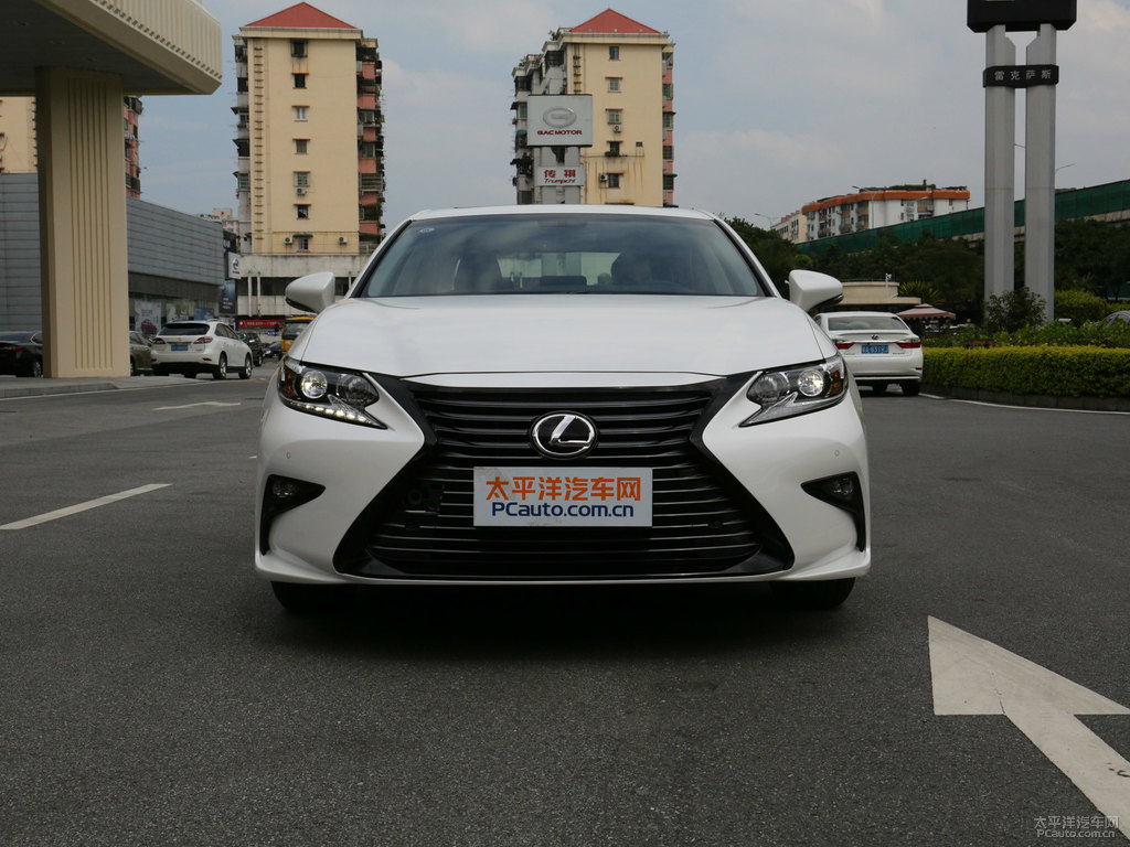 超音速石英白色雷克薩斯ES車頭外觀圖片