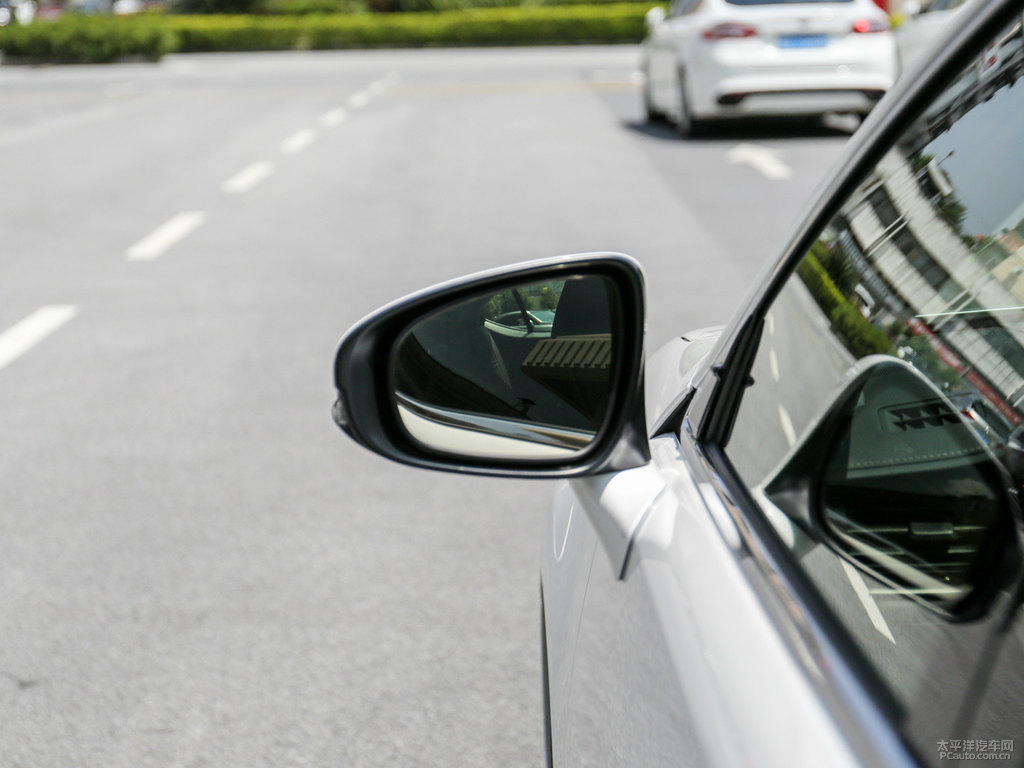 超音速石英白色雷克薩斯ES車身外觀圖片