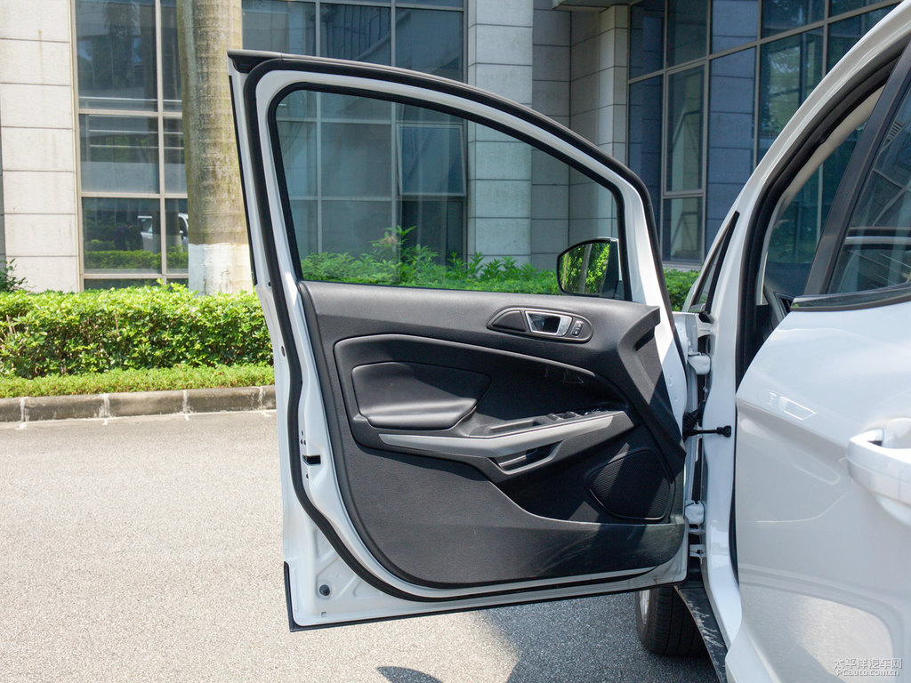 喜馬拉雅白翼搏車廂內(nèi)飾圖片