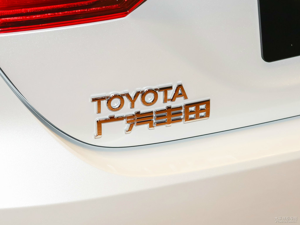 鉑金珍珠白凱美瑞車尾外觀圖片