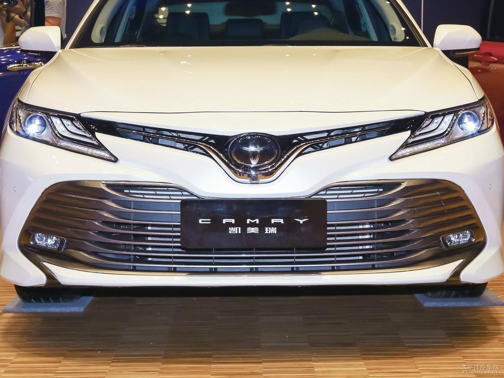 鉑金珍珠白凱美瑞車頭外觀圖片