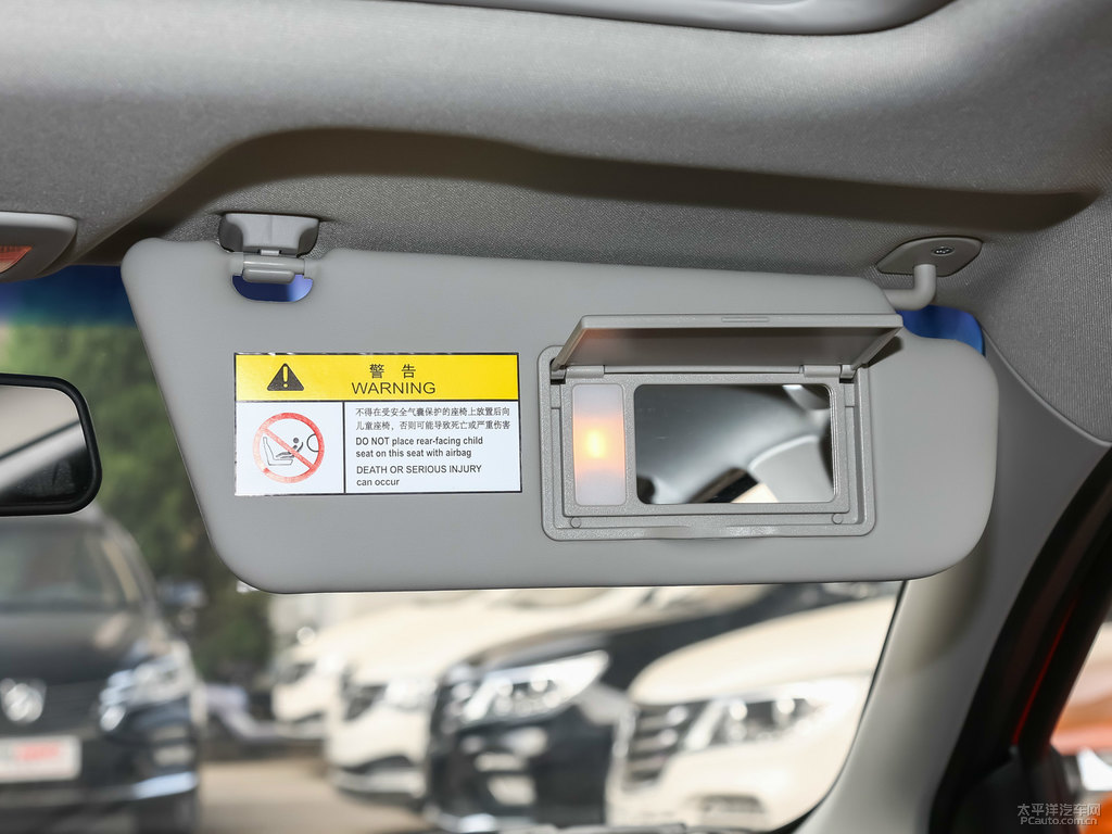 朝霞紅寶駿310車廂內(nèi)飾圖片
