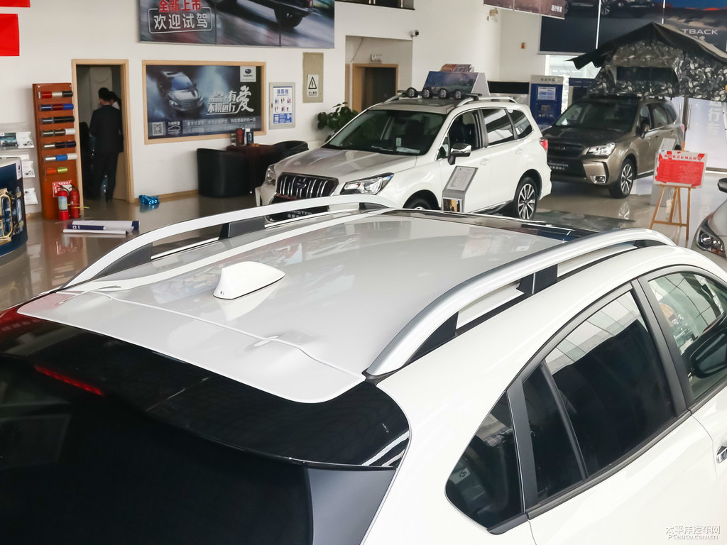 水晶珠光白斯巴魯XV車身外觀圖片