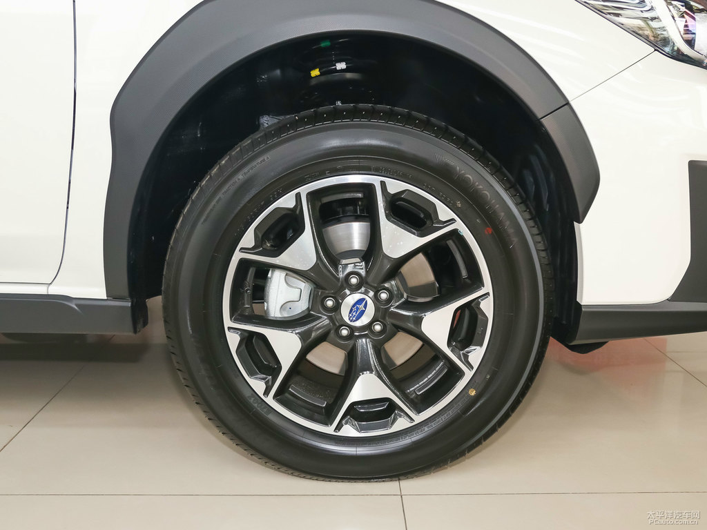 水晶珠光白斯巴魯XV車(chē)身外觀圖片