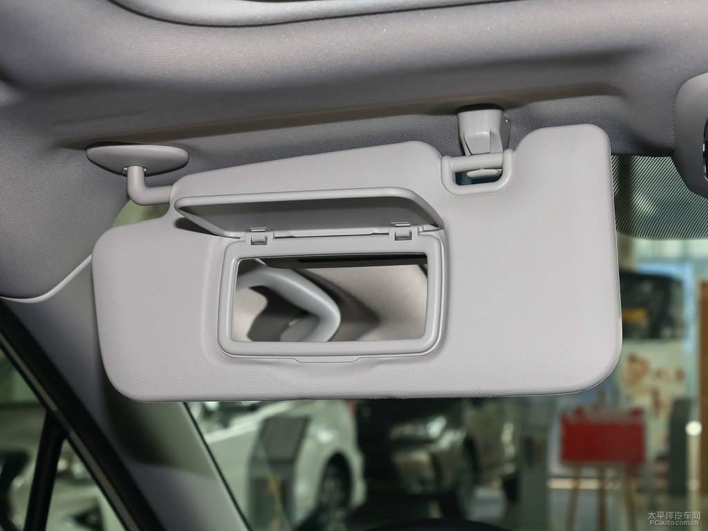 水晶珠光白斯巴魯XV車廂內(nèi)飾圖片