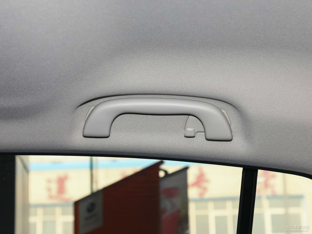 水晶珠光白斯巴魯XV車(chē)廂內(nèi)飾圖片