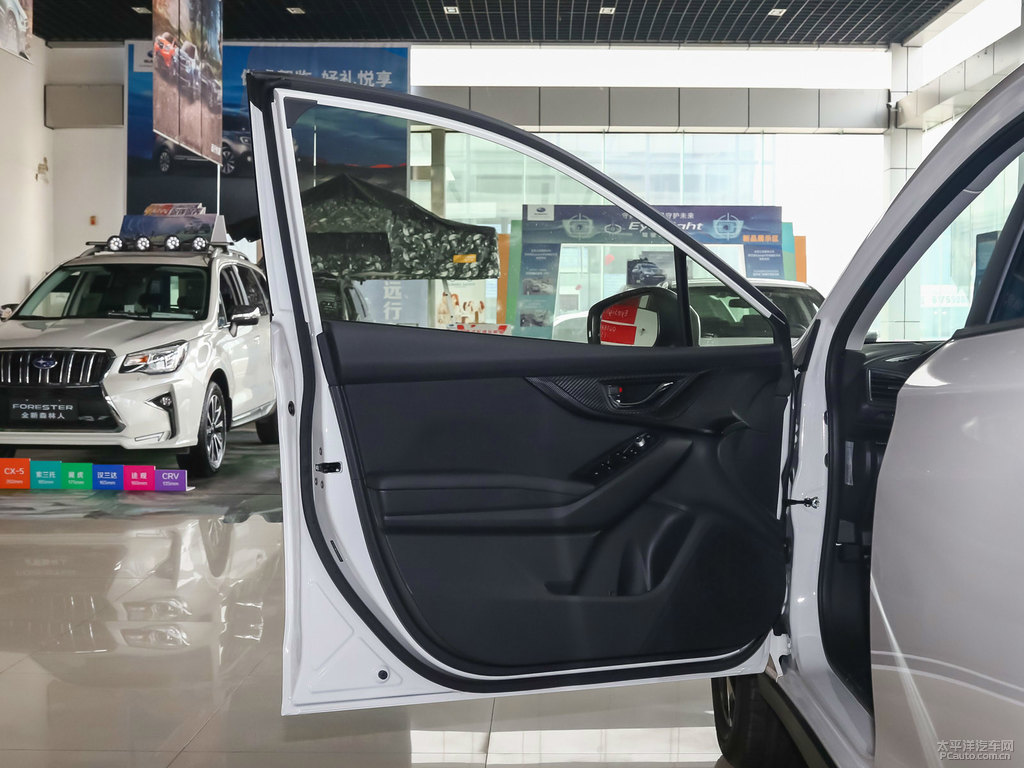 水晶珠光白斯巴魯XV車廂內(nèi)飾圖片