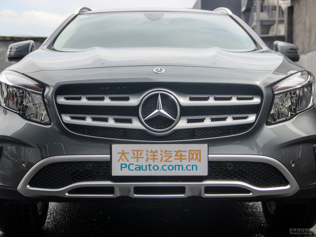 月光石灰奔馳GLA車頭外觀圖片