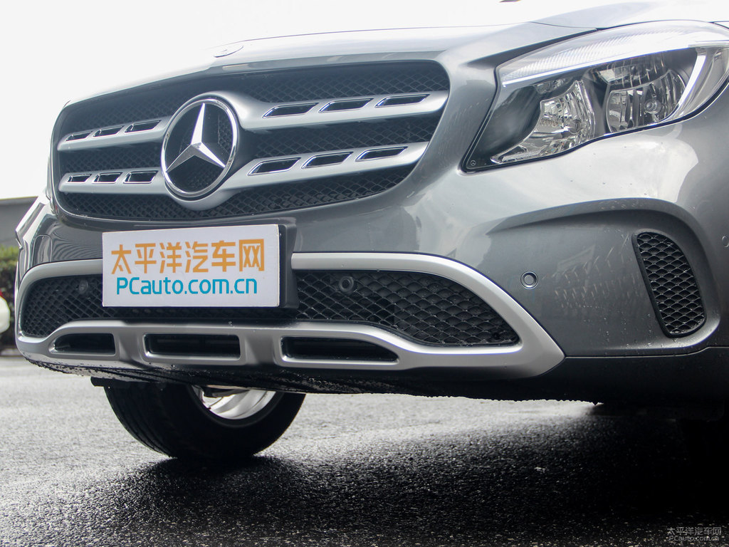 月光石灰奔馳GLA車頭外觀圖片