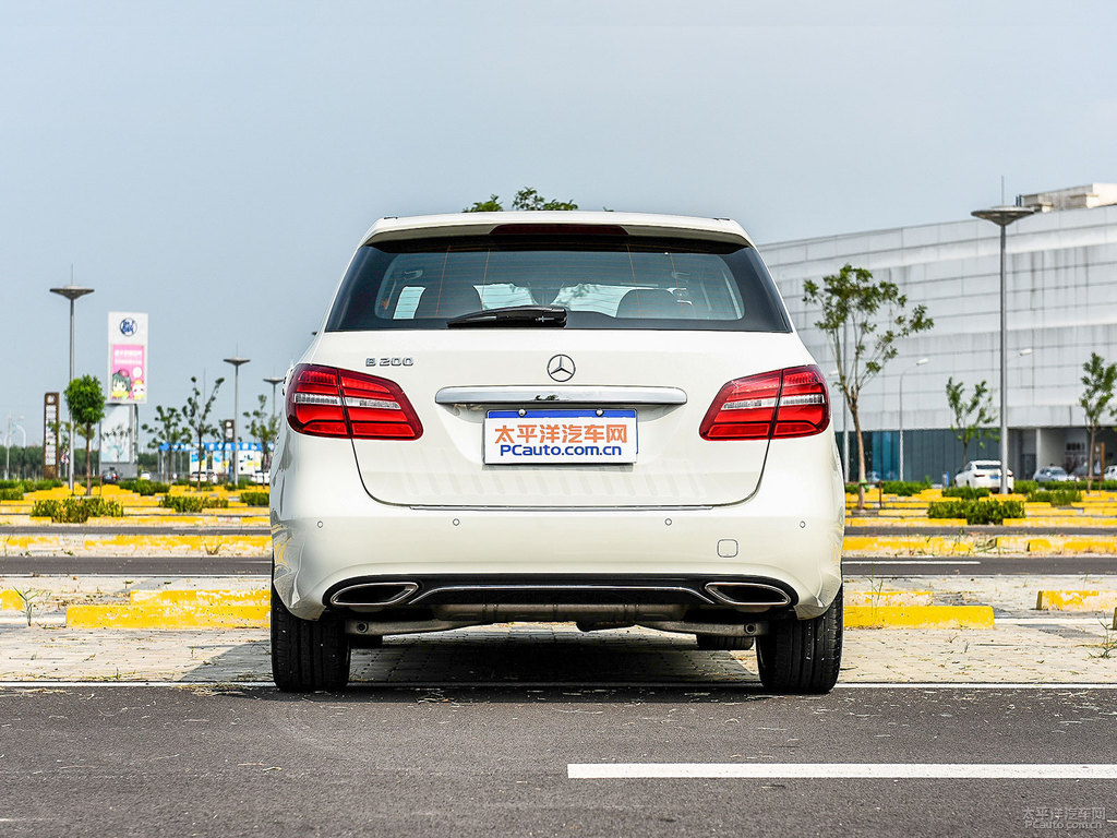卷云白奔馳B級(jí)整車外觀外觀圖片