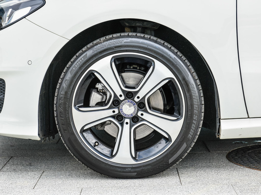 卷云白奔馳B級(jí)車(chē)身外觀圖片