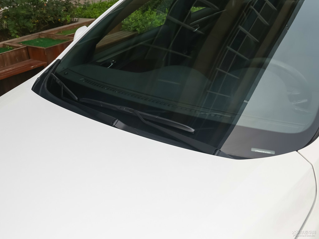 北極白奔騰B70車(chē)身外觀圖片