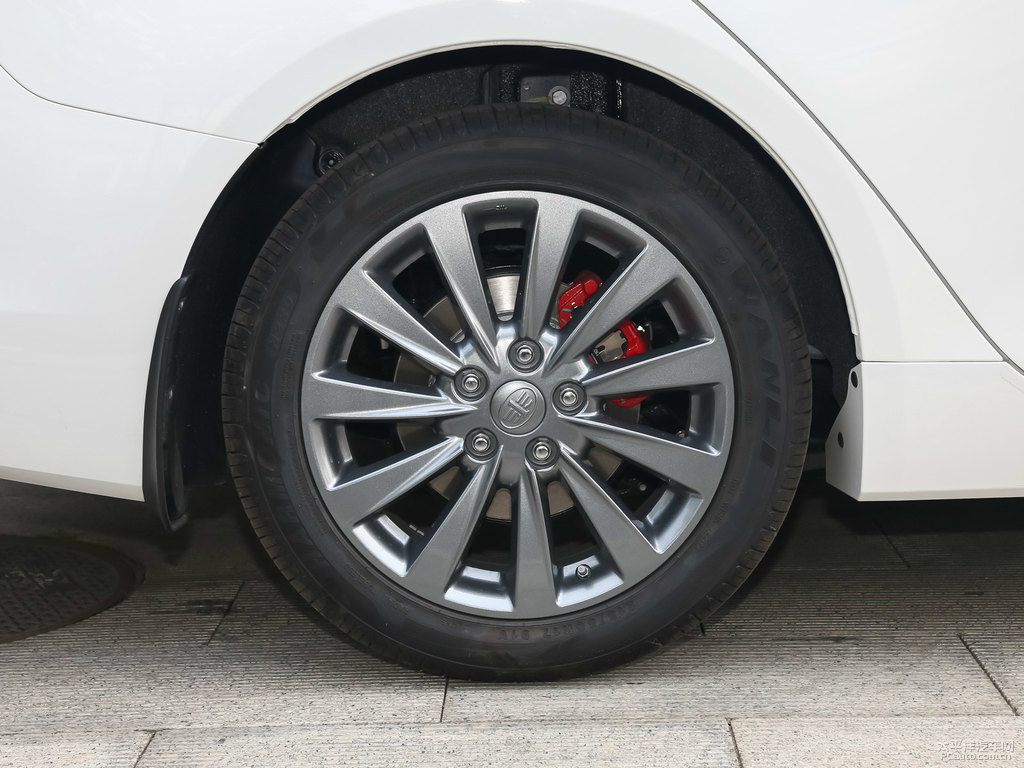 北極白奔騰B70車身外觀圖片