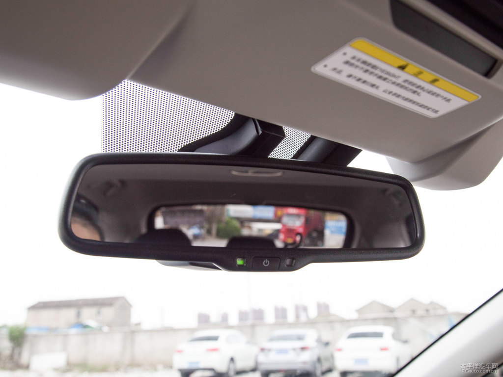 冰光卡其灰斯巴魯XV車廂內(nèi)飾圖片