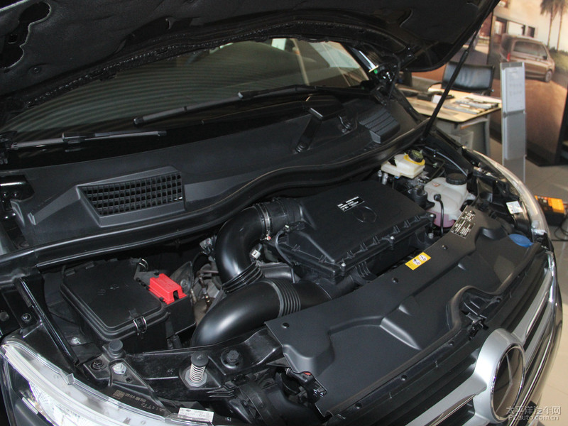 2014款星驰斯宾特和2011款福特e350哪个性能好发动机动力对比