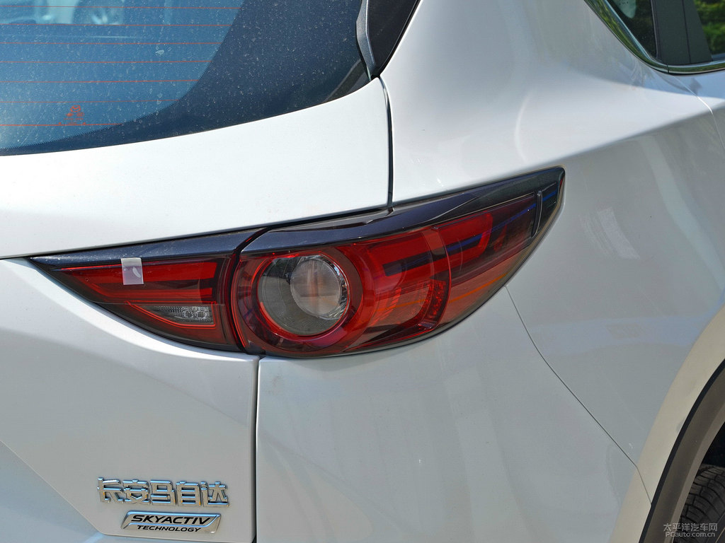 珠光白馬自達(dá)CX-5車尾外觀圖片