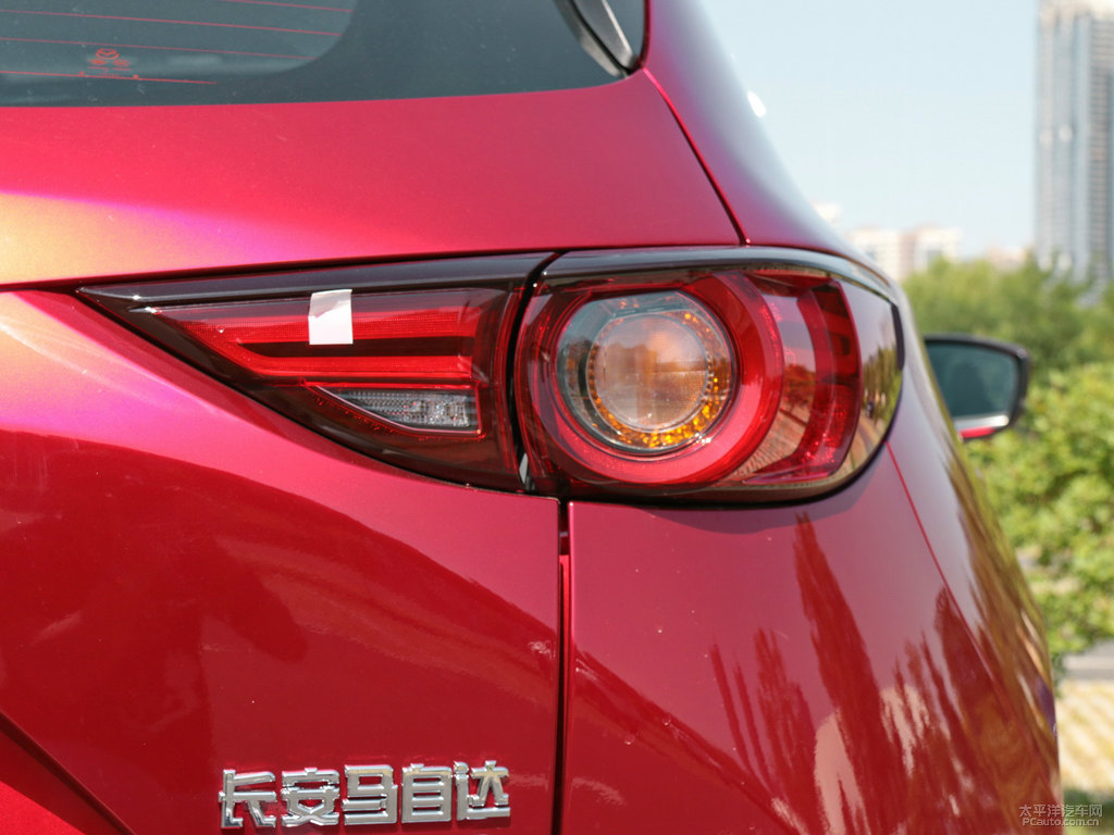 魂動(dòng)紅馬自達(dá)CX-5車尾外觀圖片