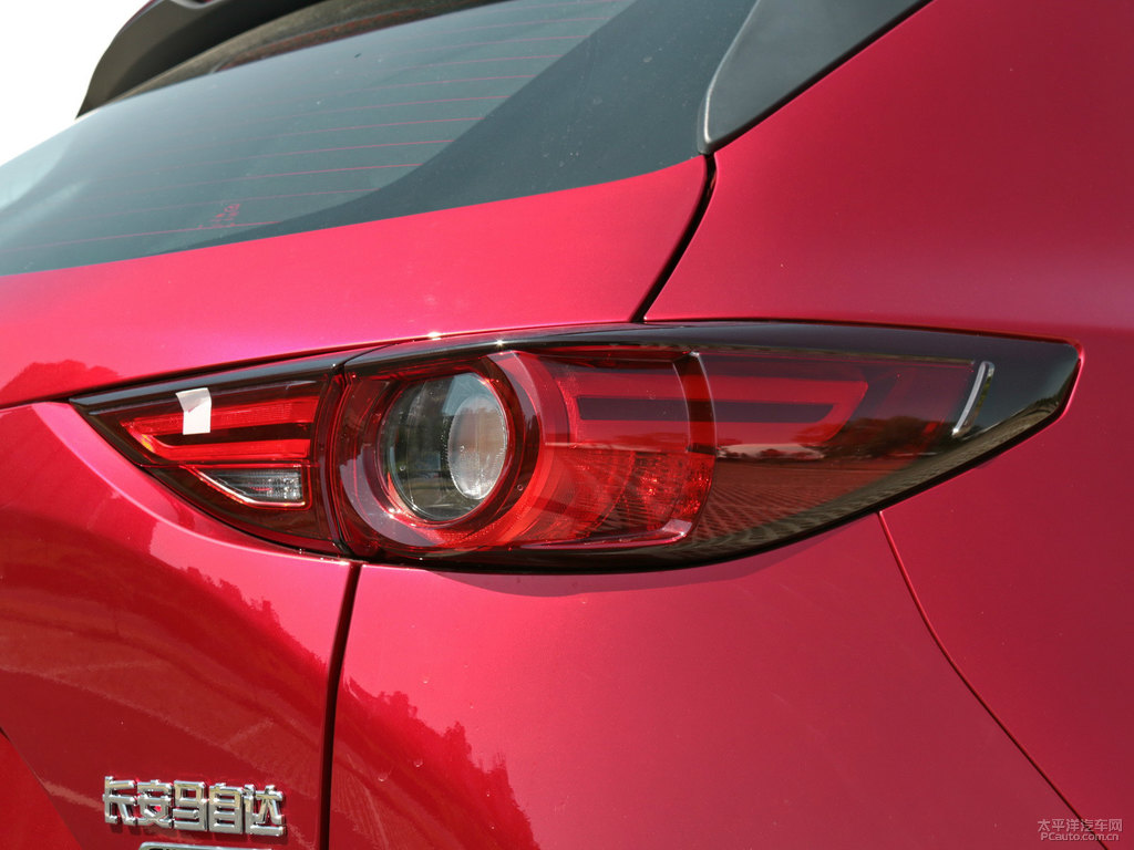 魂動(dòng)紅馬自達(dá)CX-5車(chē)尾外觀(guān)圖片