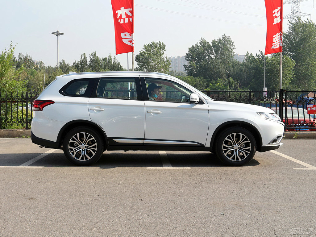 珍珠白歐藍(lán)德整車外觀外觀圖片