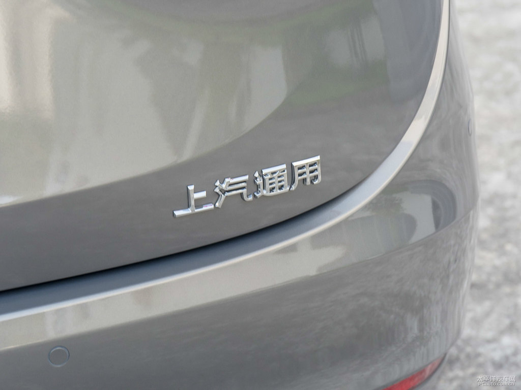 隕鐵灰別克GL6車(chē)尾外觀圖片