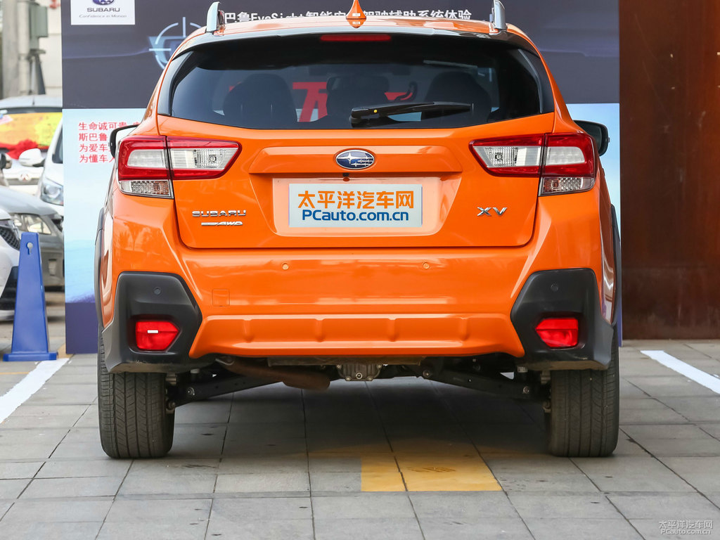 動(dòng)感陽(yáng)光橙斯巴魯XV車尾外觀圖片